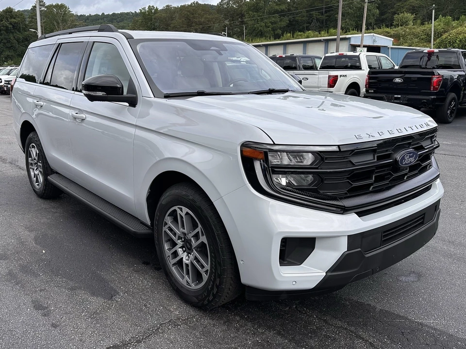 2025 Ford Expedition 5th Gen - Image 4 of 12