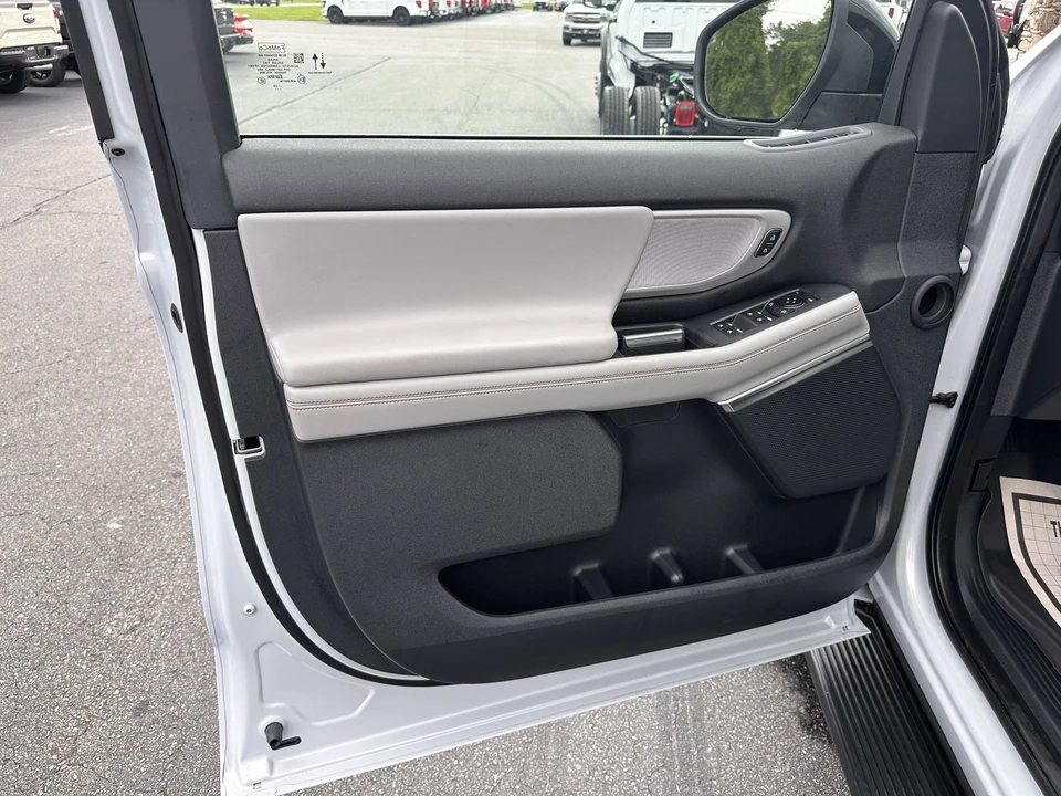 2025 Ford Expedition 5th Gen - Image 9 of 12