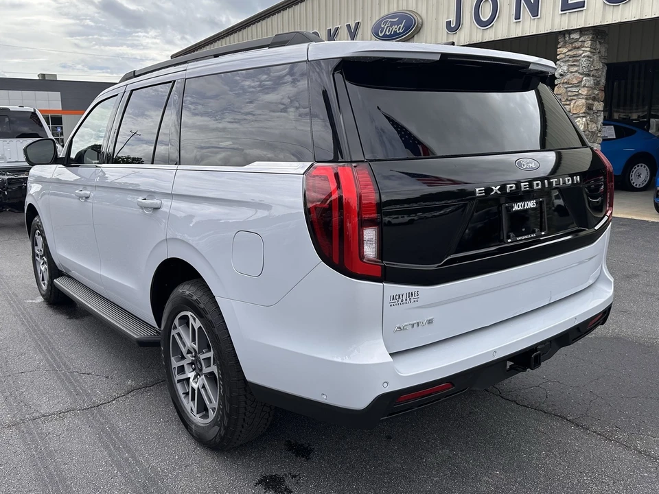 2025 Ford Expedition 5th Gen - Image 8 of 12