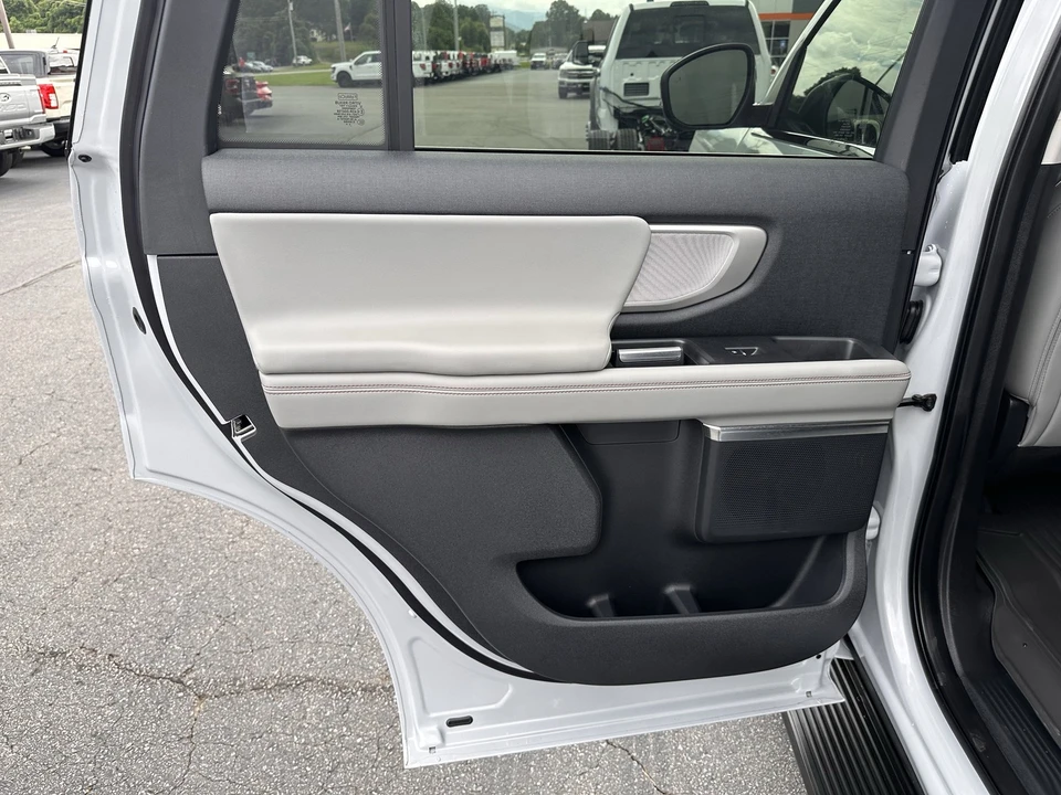 2025 Ford Expedition 5th Gen - Image 11 of 12