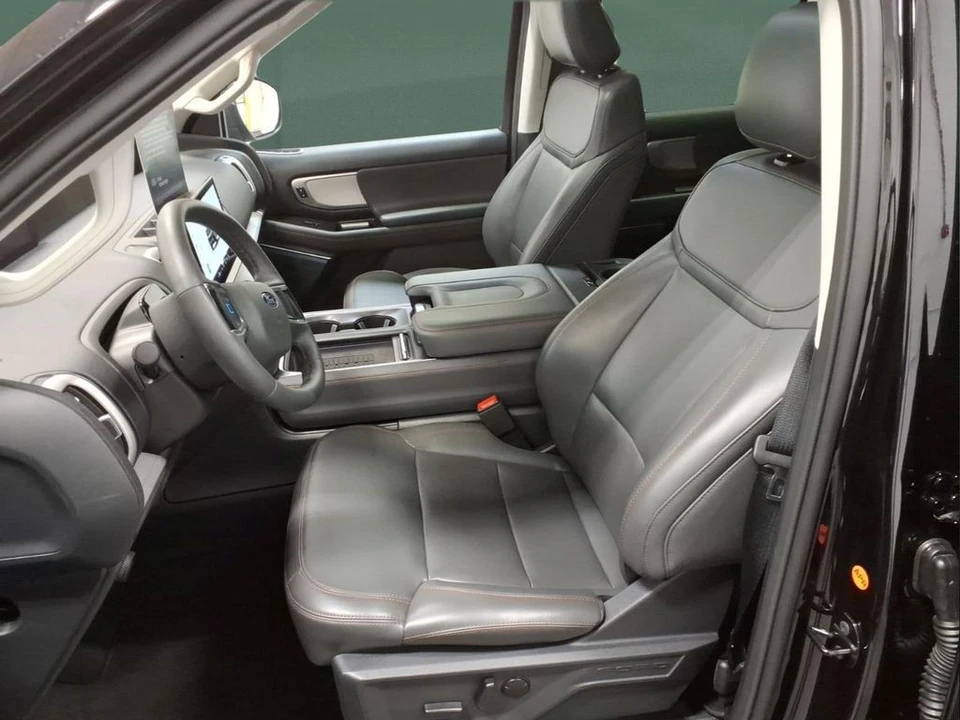 2025 Ford Expedition 5th Gen - Image 24 of 31
