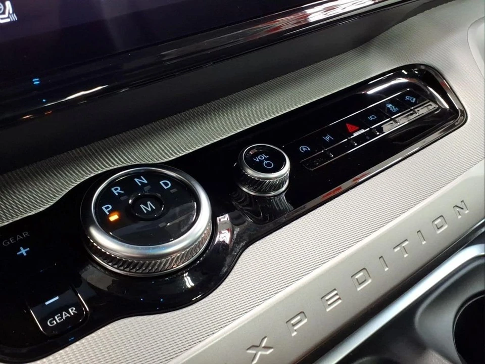 2025 Ford Expedition 5th Gen - Image 9 of 21