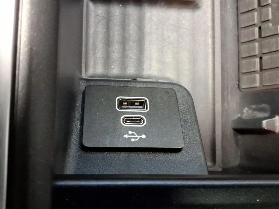 2025 Ford Expedition 5th Gen - Image 11 of 21