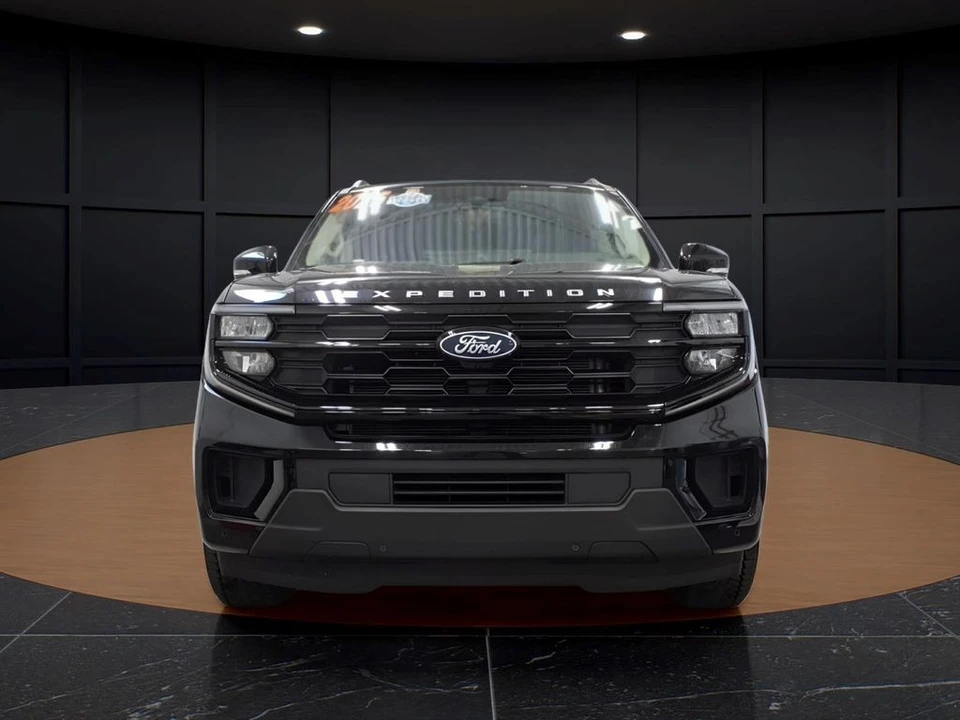 2025 Ford Expedition 5th Gen - Image 2 of 21