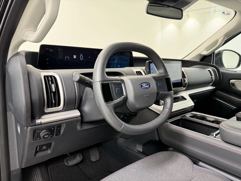 2025 Ford Expedition 5th Gen - Image 17 of 21