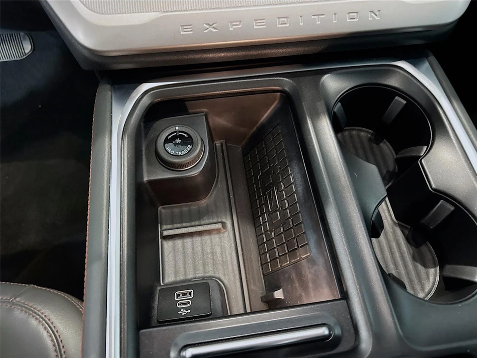 2025 Ford Expedition 5th Gen - Image 17 of 31