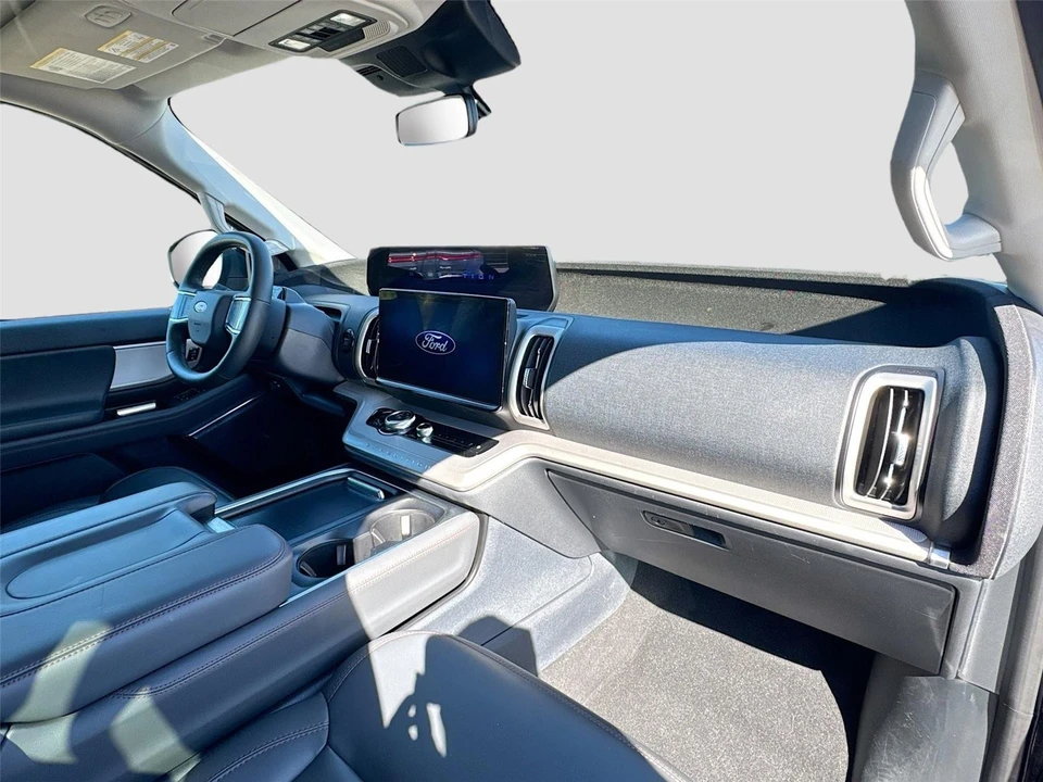 2025 Ford Expedition 5th Gen - Image 14 of 15