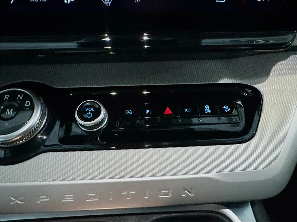 2025 Ford Expedition 5th Gen - Image 13 of 31