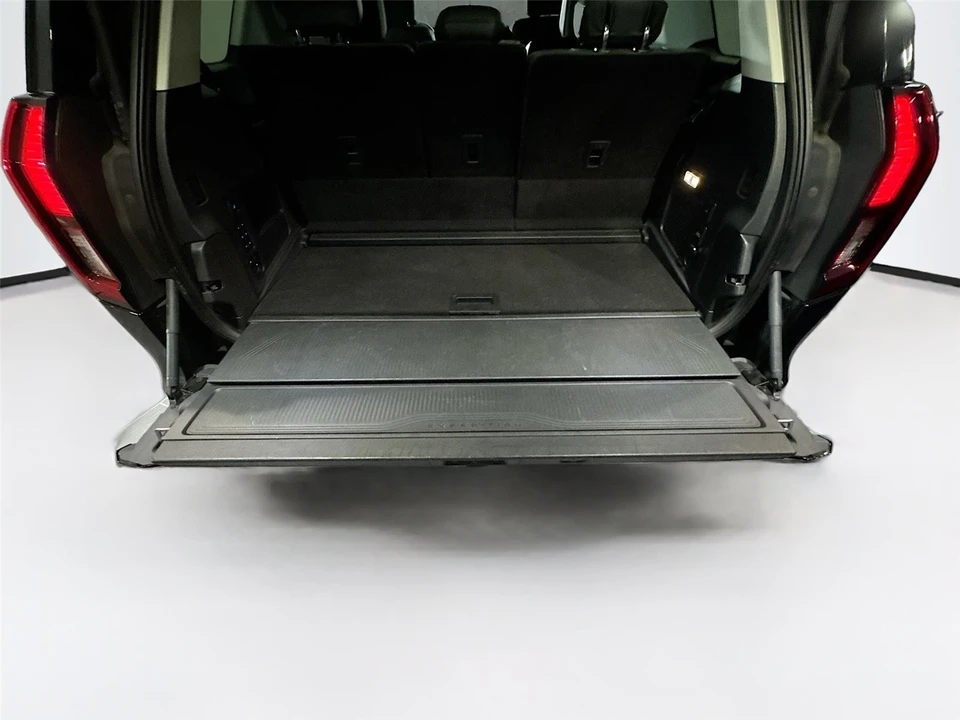 2025 Ford Expedition 5th Gen - Image 24 of 31