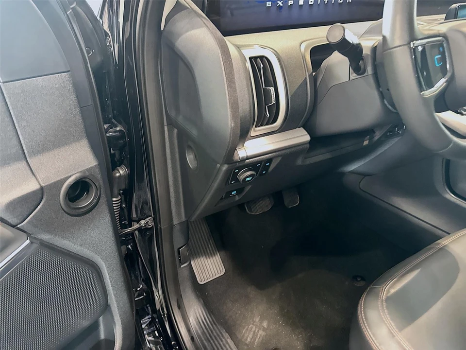 2025 Ford Expedition 5th Gen - Image 7 of 31