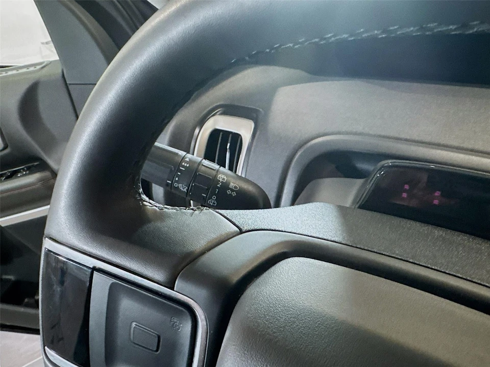 2025 Ford Expedition 5th Gen - Image 5 of 21