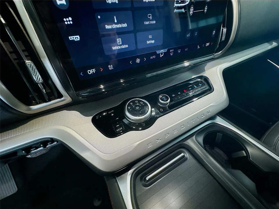 2025 Ford Expedition 5th Gen - Image 16 of 31