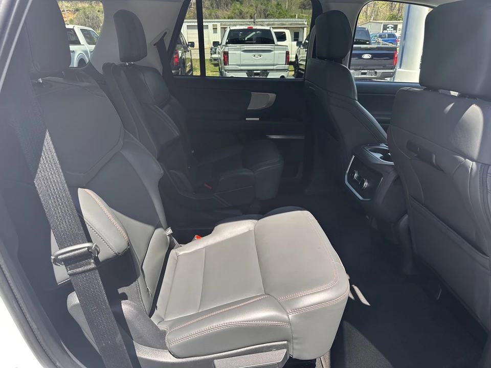 2025 Ford Expedition 5th Gen - Image 16 of 31