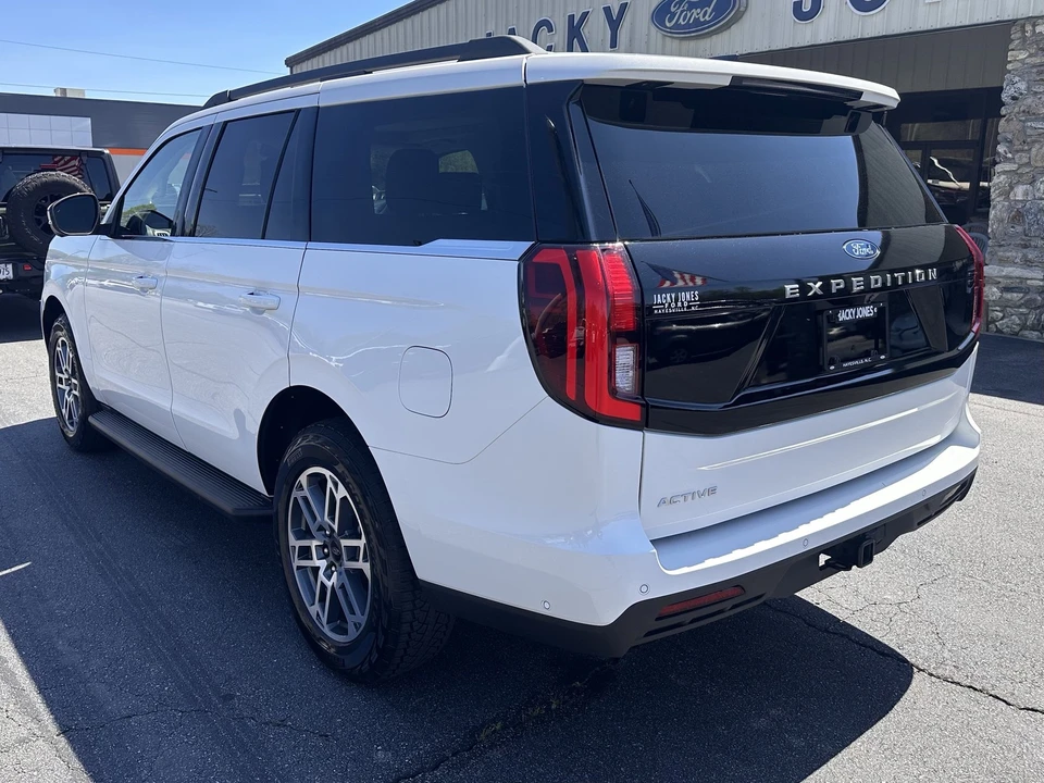 2025 Ford Expedition 5th Gen - Image 8 of 31
