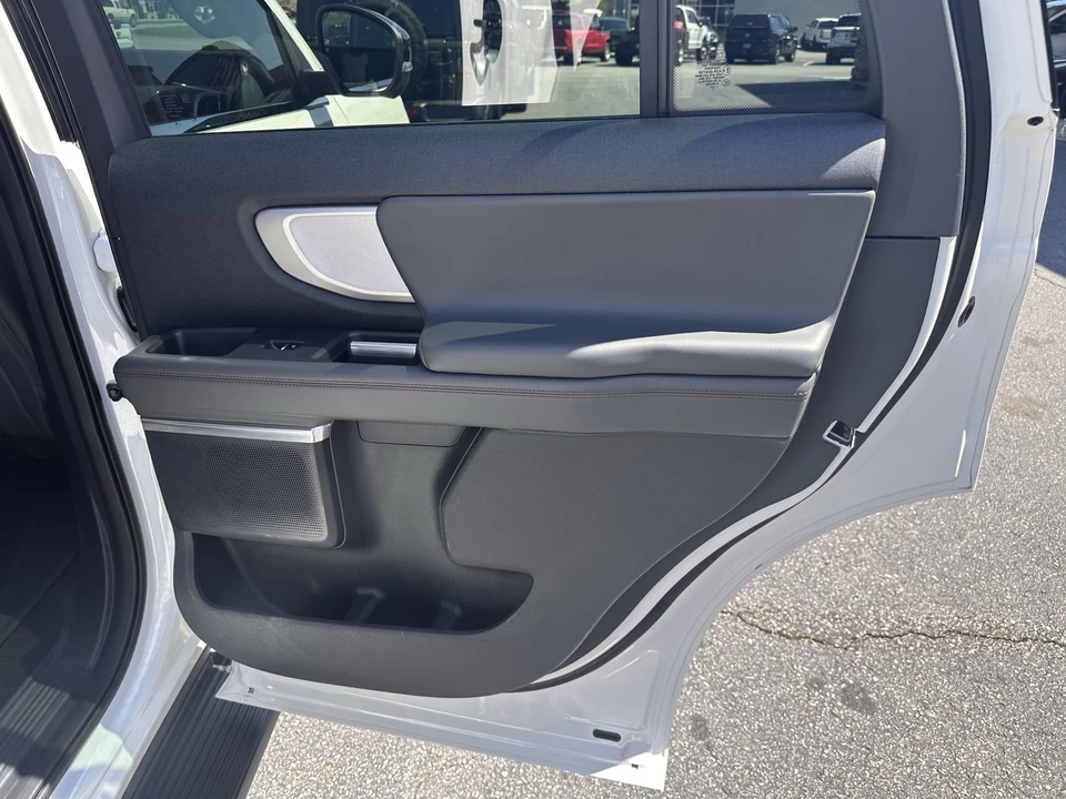 2025 Ford Expedition 5th Gen - Image 15 of 31