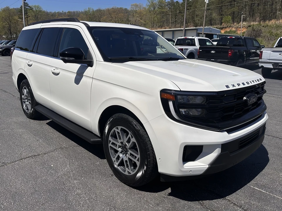2025 Ford Expedition 5th Gen - Image 4 of 31
