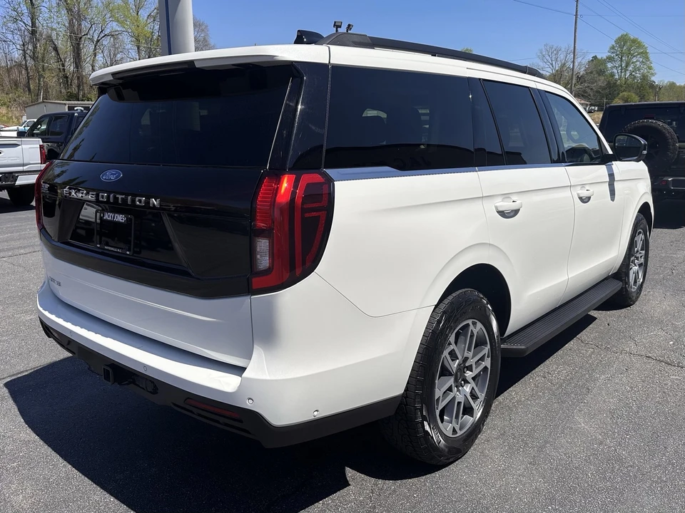 2025 Ford Expedition 5th Gen - Image 6 of 31