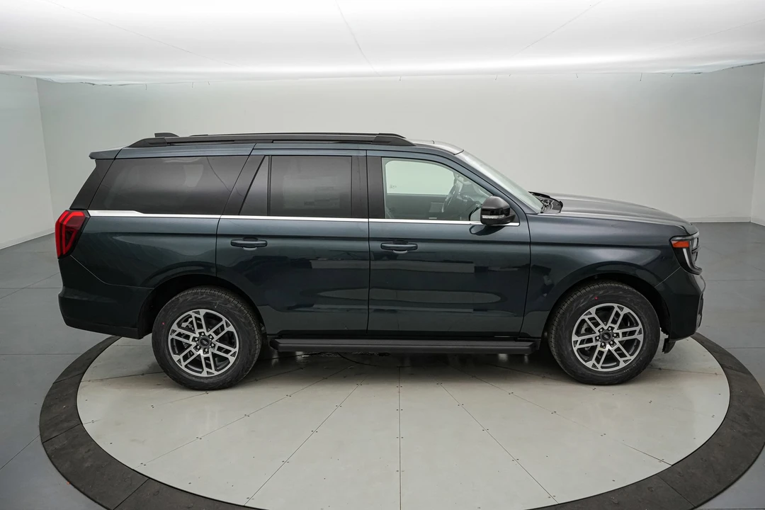 2025 Ford Expedition 5th Gen - Image 4 of 21