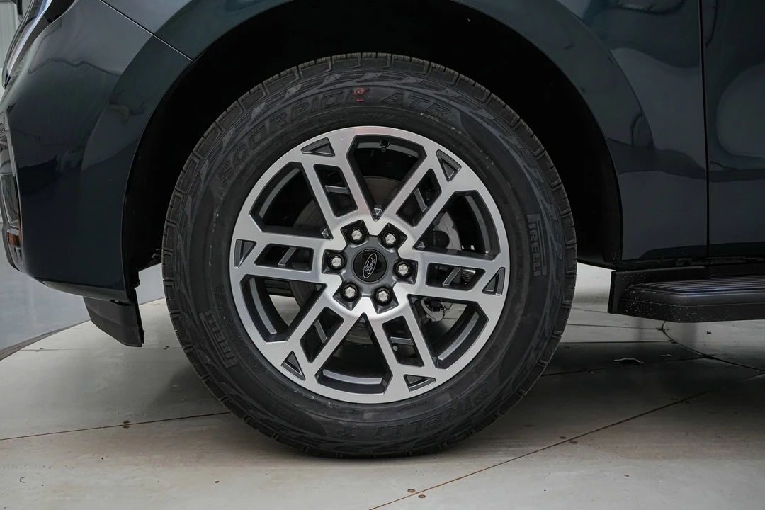 2025 Ford Expedition 5th Gen - Image 11 of 21