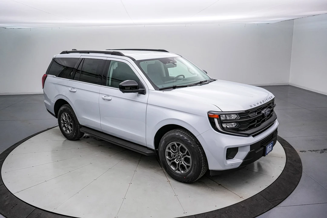 2025 Ford Expedition 5th Gen - Image 2 of 21