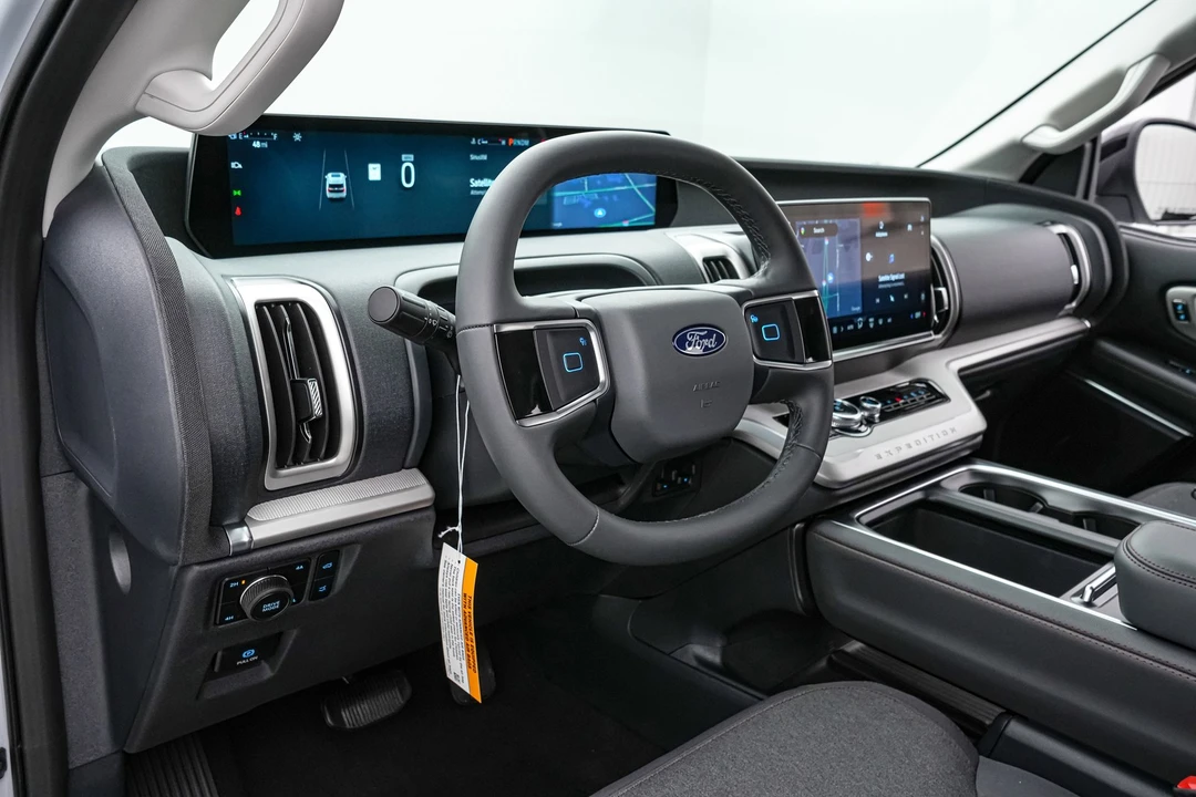 2025 Ford Expedition 5th Gen - Image 13 of 21