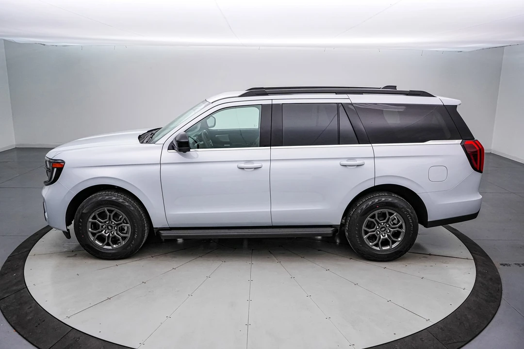 2025 Ford Expedition 5th Gen - Image 8 of 21