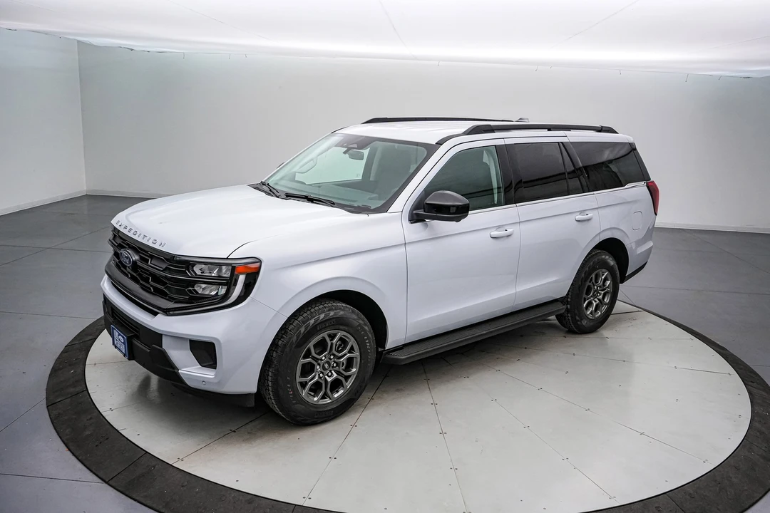2025 Ford Expedition 5th Gen - Image 9 of 21