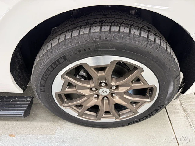 2025 Ford Expedition 5th Gen - Image 4 of 12