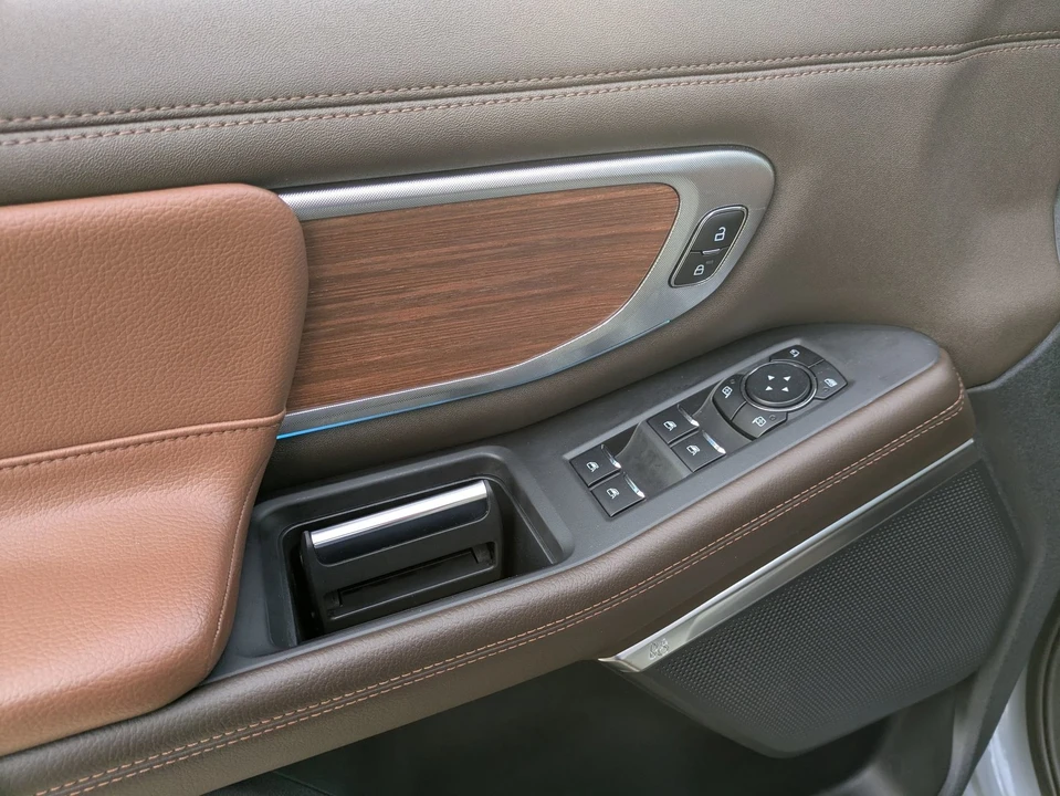 2025 Ford Expedition 5th Gen - Image 16 of 21