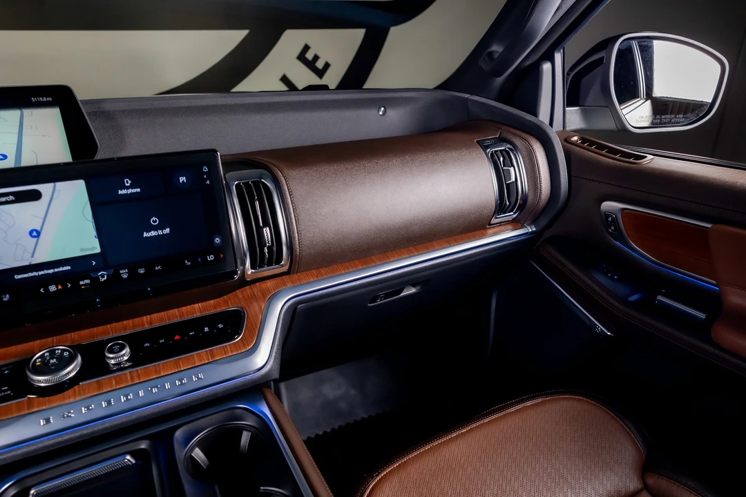 2025 Ford Expedition 5th Gen - Image 8 of 12