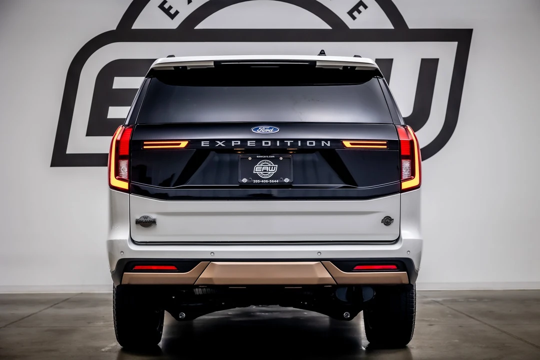 2025 Ford Expedition 5th Gen - Image 11 of 12