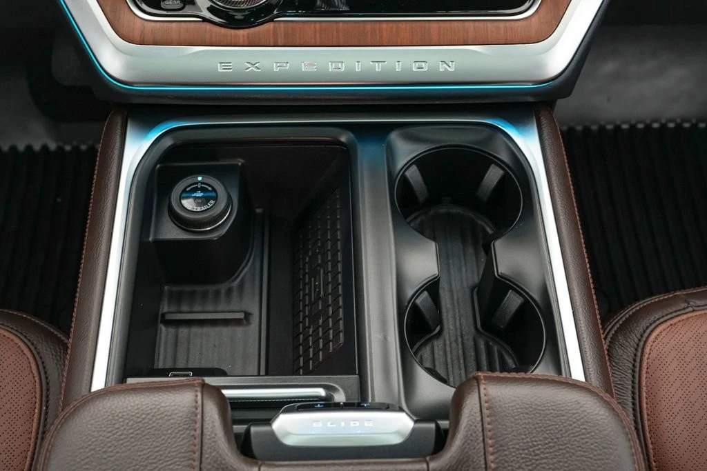 2025 Ford Expedition 5th Gen - Image 19 of 31