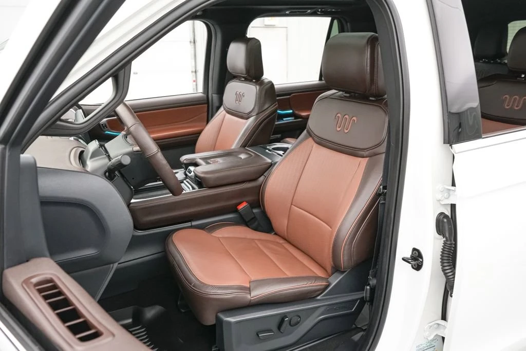 2025 Ford Expedition 5th Gen - Image 14 of 31