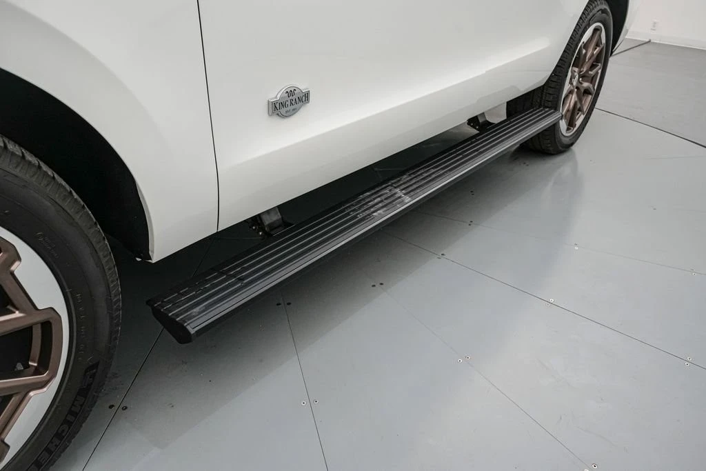 2025 Ford Expedition 5th Gen - Image 13 of 31