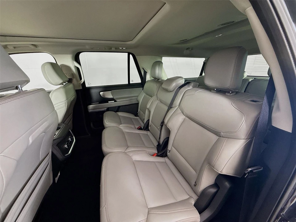 2025 Ford Expedition 5th Gen - Image 18 of 21
