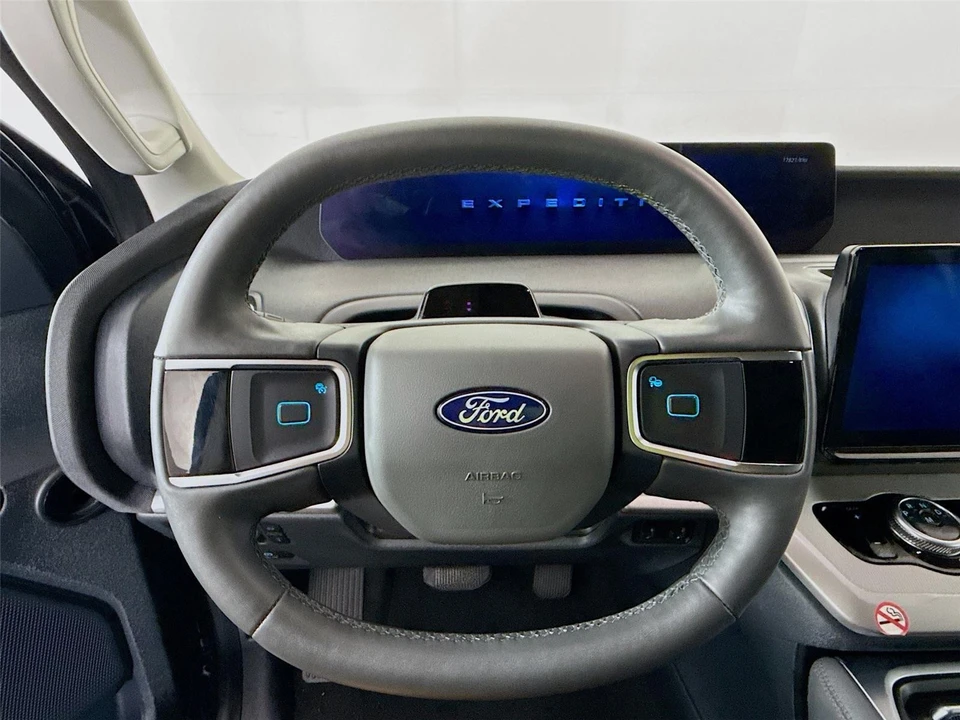 2025 Ford Expedition 5th Gen - Image 8 of 15
