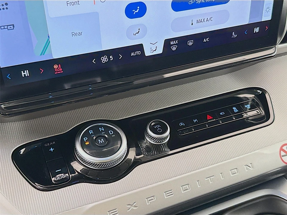 2025 Ford Expedition 5th Gen - Image 16 of 21