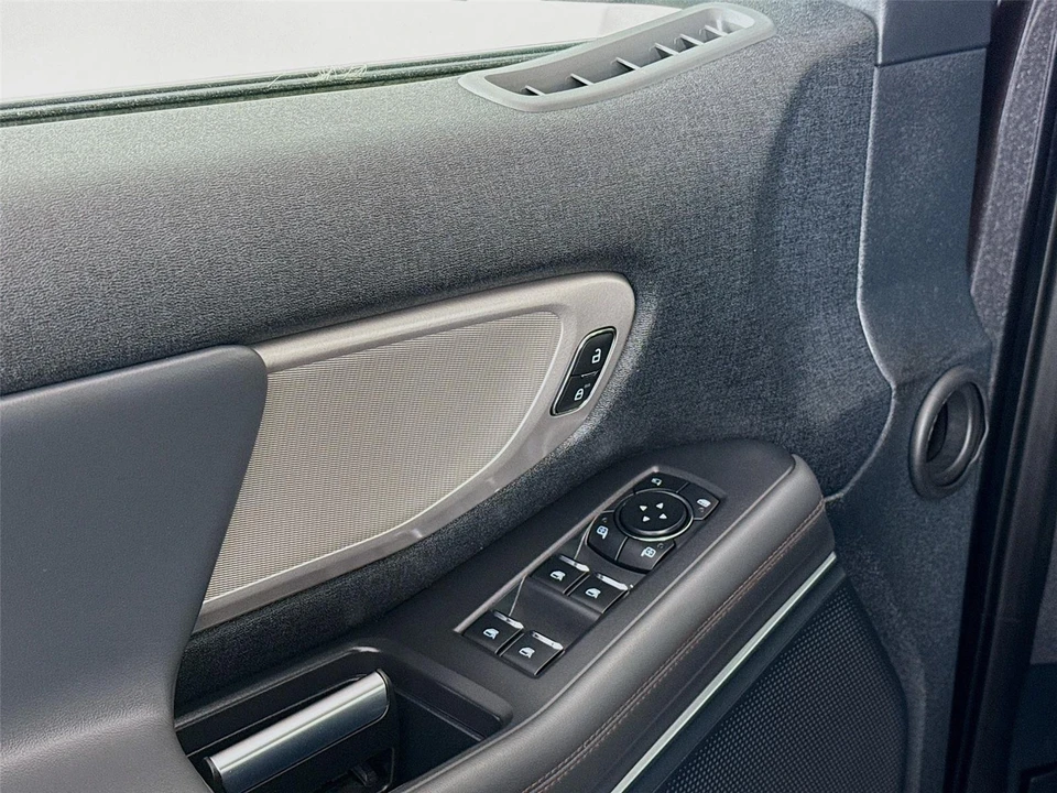 2025 Ford Expedition 5th Gen - Image 17 of 21