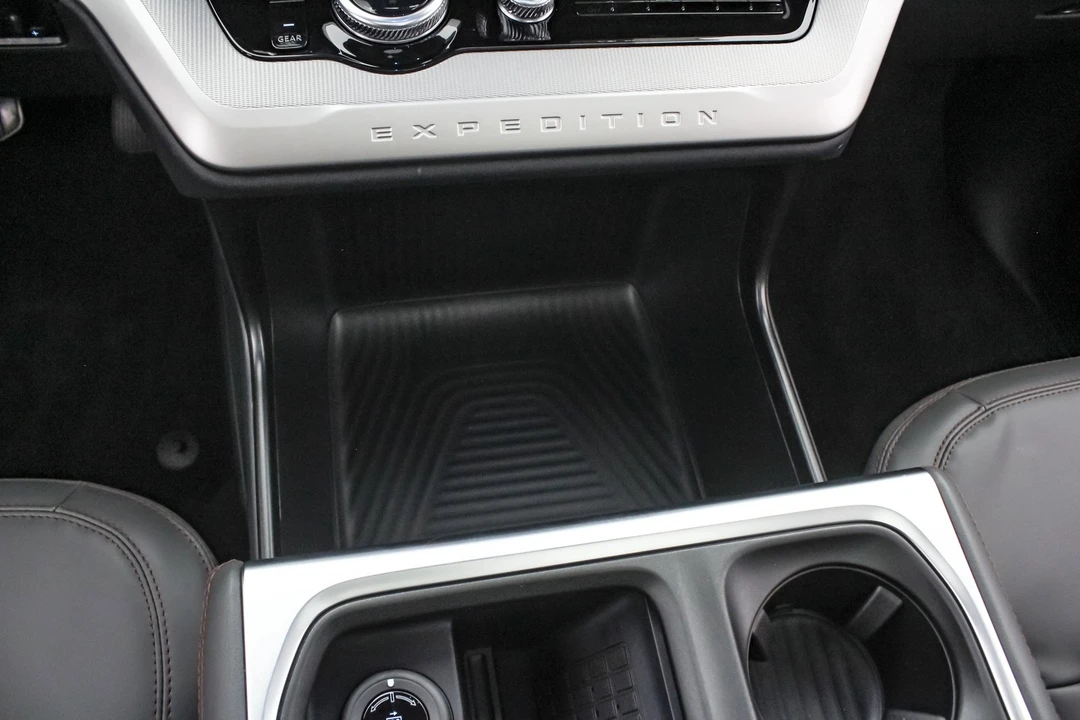 2025 Ford Expedition 5th Gen - Image 19 of 21