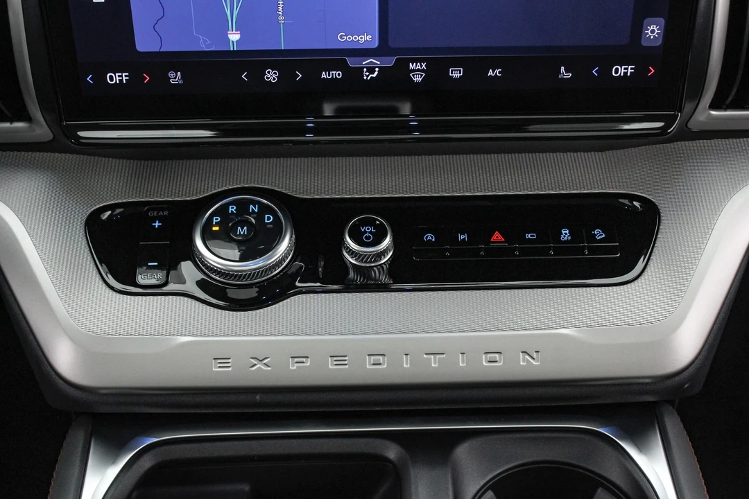 2025 Ford Expedition 5th Gen - Image 18 of 21