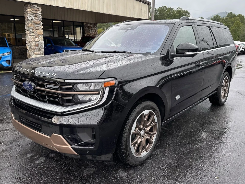 2025 Ford Expedition 5th Gen - Image 2 of 12