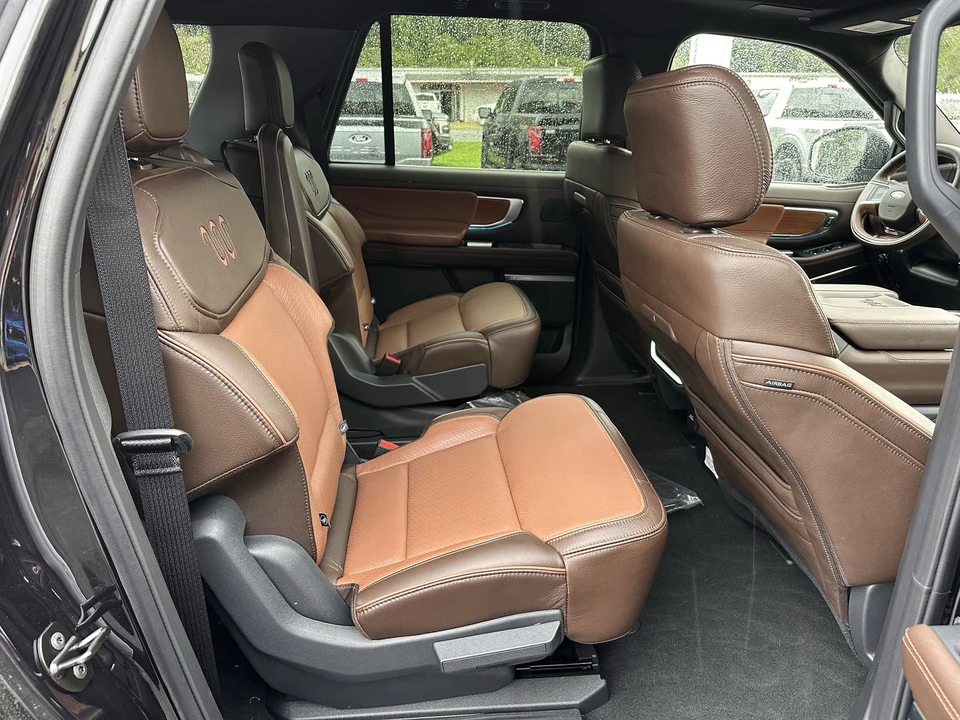 2025 Ford Expedition 5th Gen - Image 18 of 21
