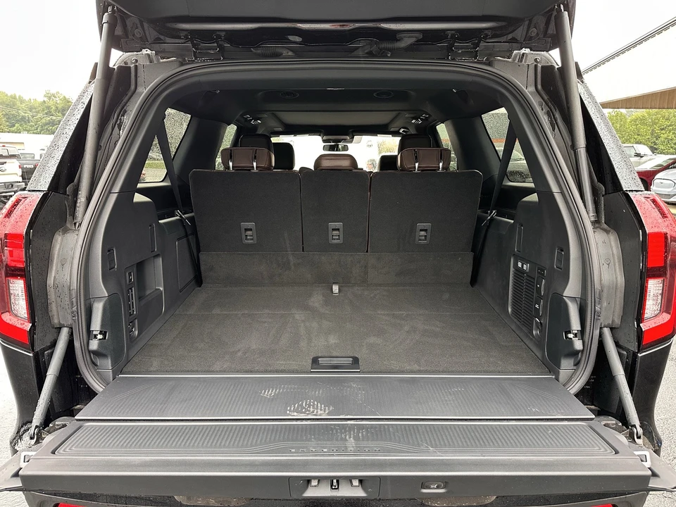 2025 Ford Expedition 5th Gen - Image 19 of 21