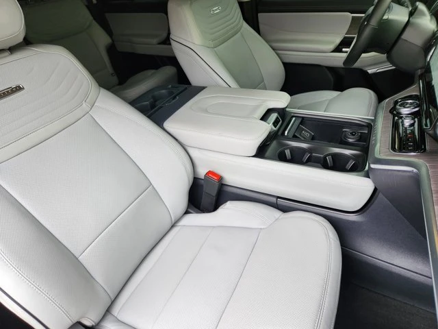 2025 Ford Expedition 5th Gen - Image 17 of 20