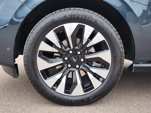 2025 Ford Expedition 5th Gen - Image 16 of 20