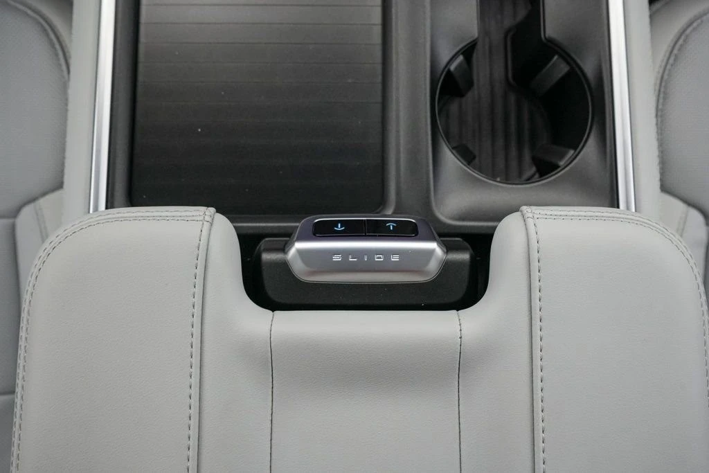 2025 Ford Expedition 5th Gen - Image 18 of 21