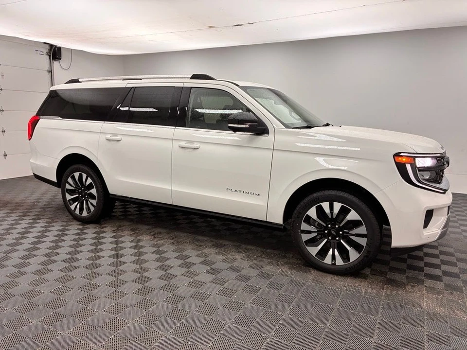 2025 Ford Expedition 5th Gen - Image 9 of 12