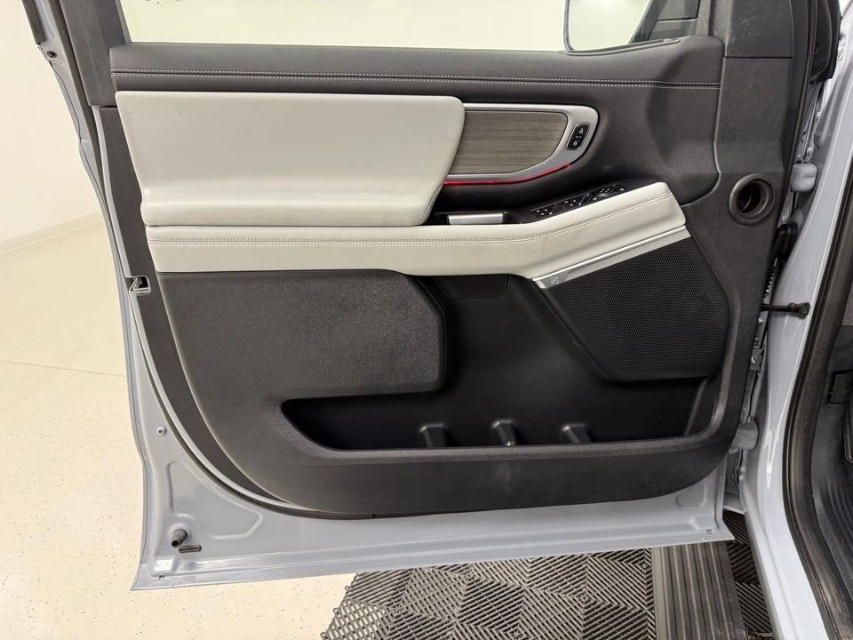 2025 Ford Expedition 5th Gen - Image 15 of 21