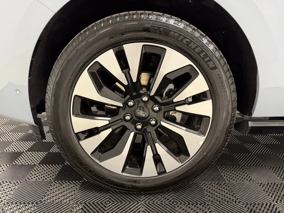 2025 Ford Expedition 5th Gen - Image 14 of 21