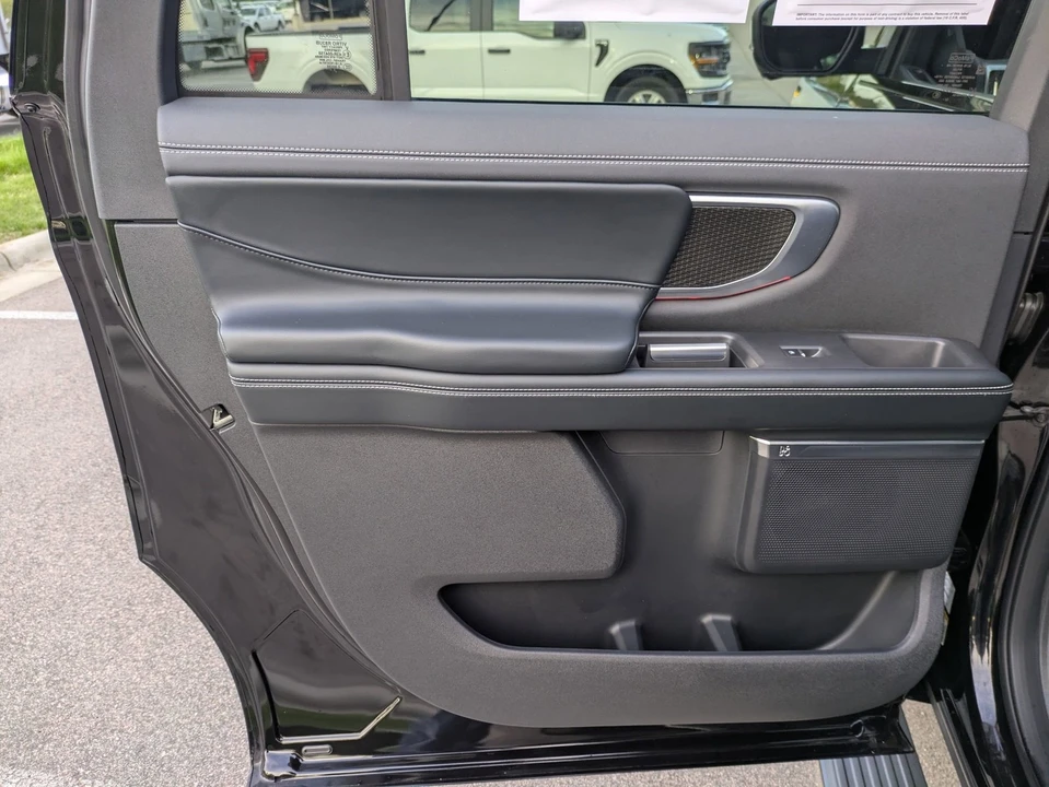 2025 Ford Expedition 5th Gen - Image 27 of 31